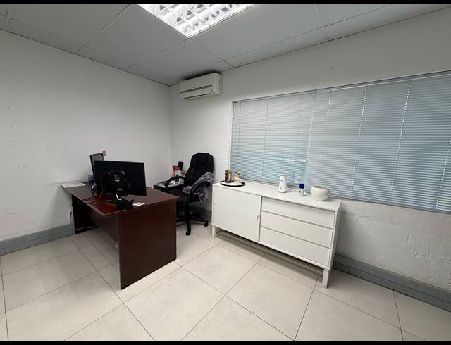 251.10M² OFFICE TO LET IN SUNNINGHILL
